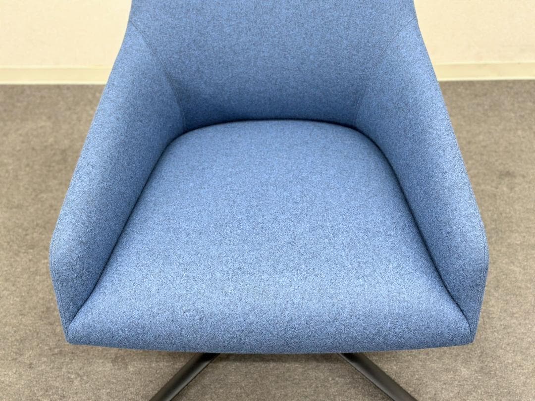 美品■アンドリューワールド■Alya/アリヤ　ラウンジチェア　ローバック　回転式