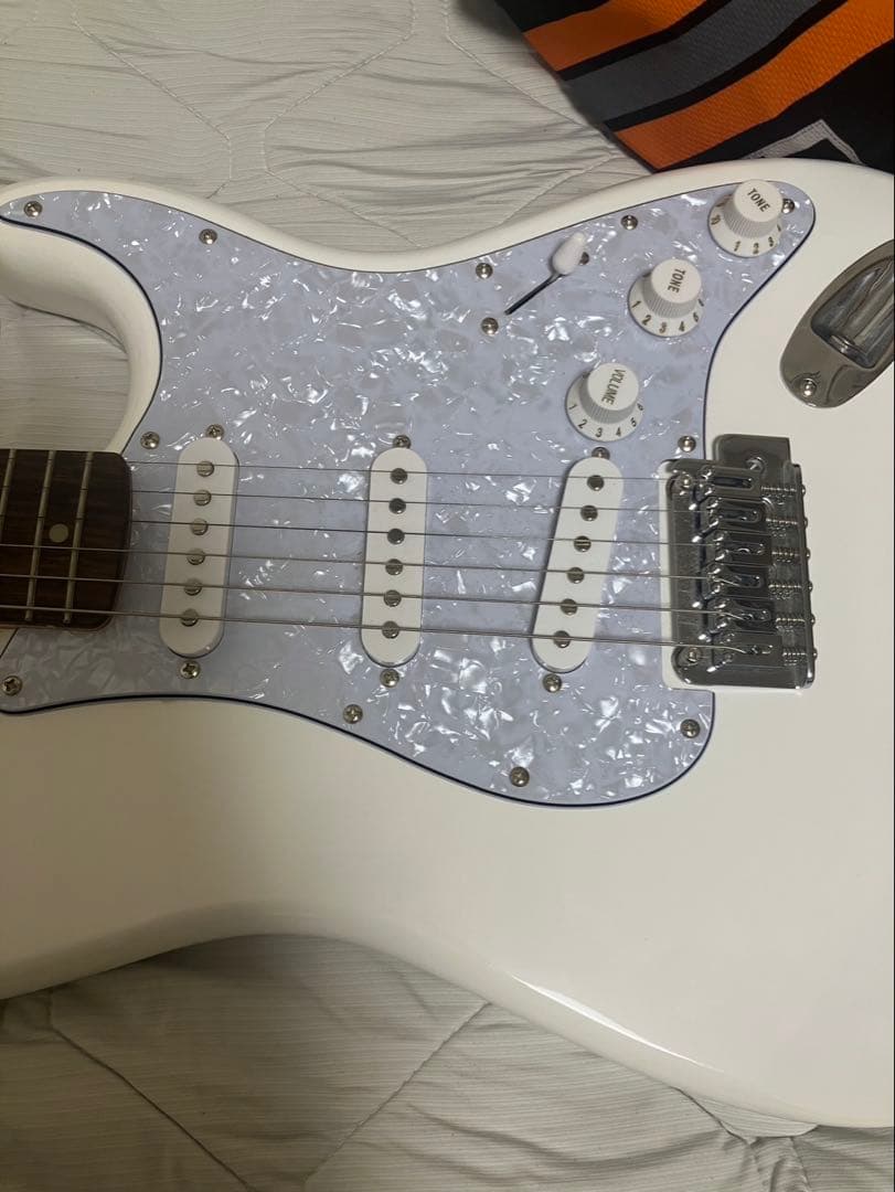 Squier エレキギター ホワイト ボディ