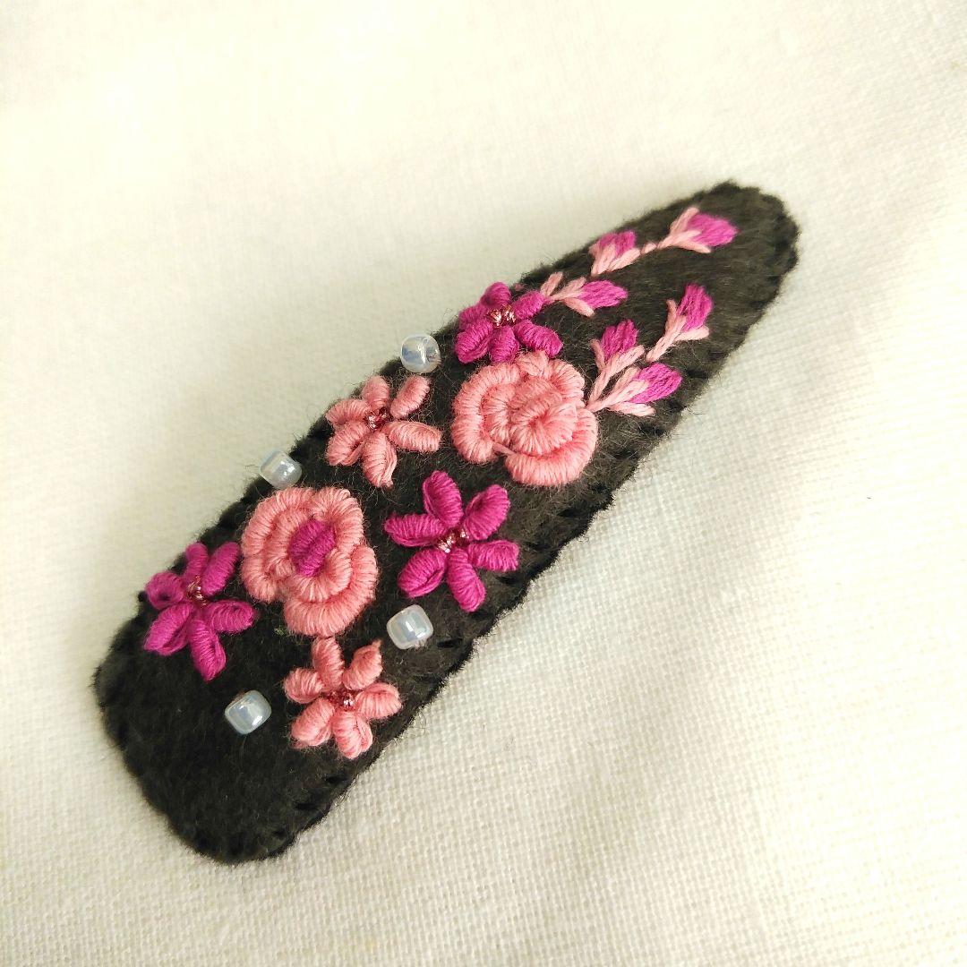 ピンク薔薇刺繍♡ダークグレー7センチパッチンピン