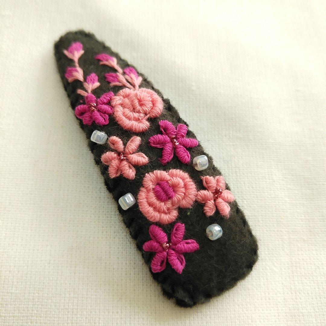 ピンク薔薇刺繍♡ダークグレー7センチパッチンピン