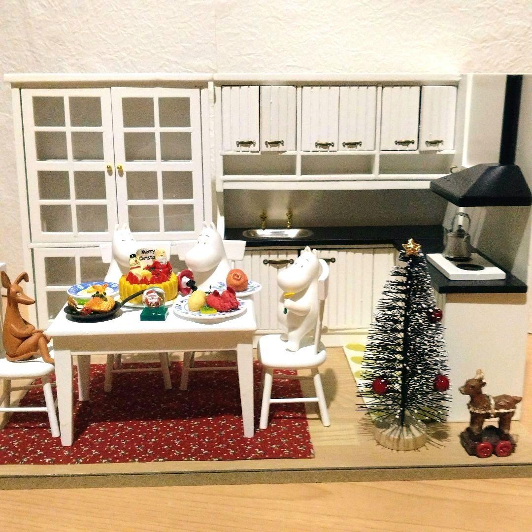 ムーミンフィギュア＆木製家具（白）＆豪華おまけ付きクリスマスミニチュアセット