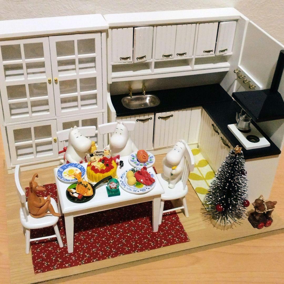 ムーミンフィギュア＆木製家具（白）＆豪華おまけ付きクリスマスミニチュアセット