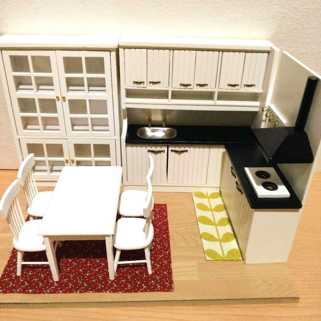 ムーミンフィギュア＆木製家具（白）＆豪華おまけ付きクリスマスミニチュアセット