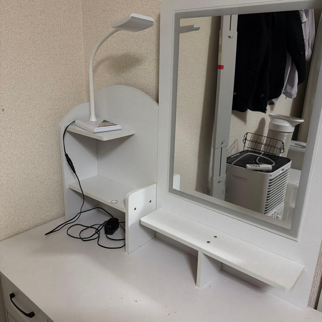 ホワイト木製ドレッサー ミラー付き
