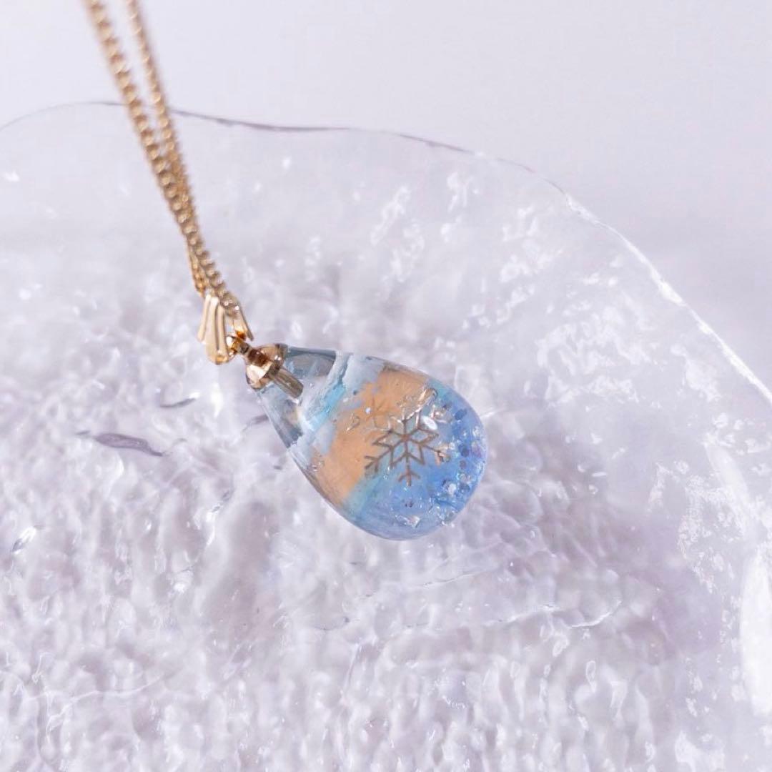 夕暮れの冬空×雪の結晶❄︎冬限定デザイン しずく型 ハンドメイド