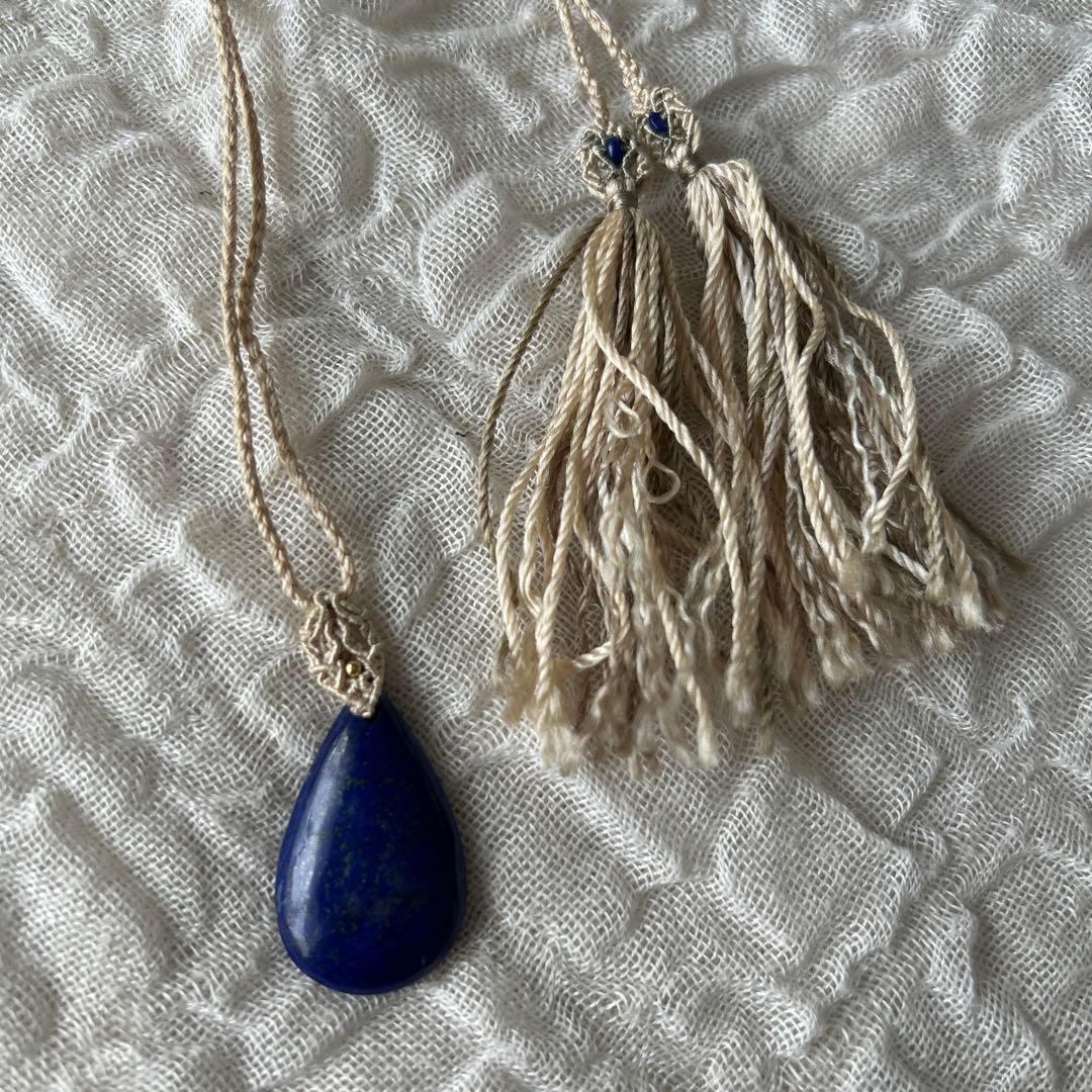 ラピスラズリ　マクラメ編みペンダント　絹糸　水晶