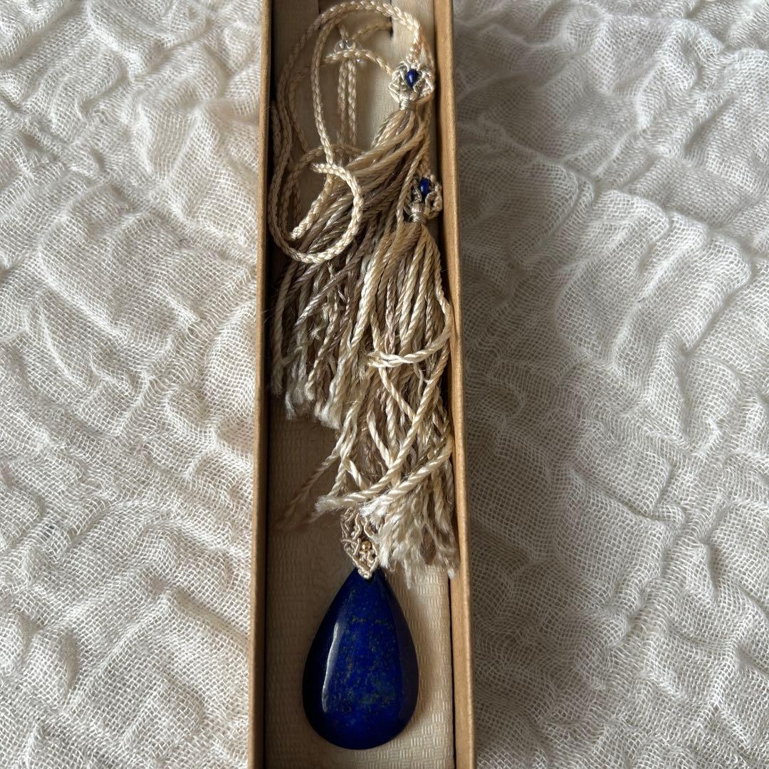ラピスラズリ　マクラメ編みペンダント　絹糸　水晶