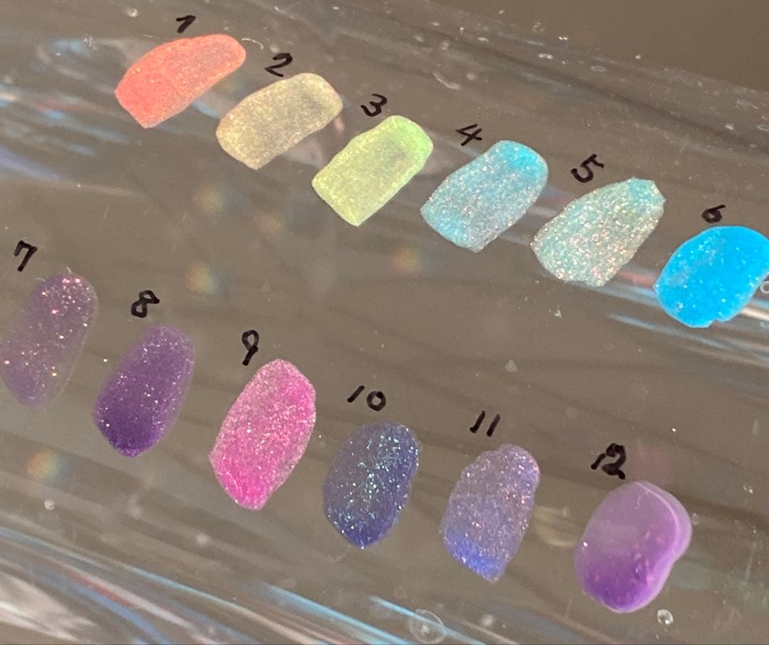 【値下げ中】ネイルポリッシュ12本セット　偏光カラー　海外ネイル　まとめ売り