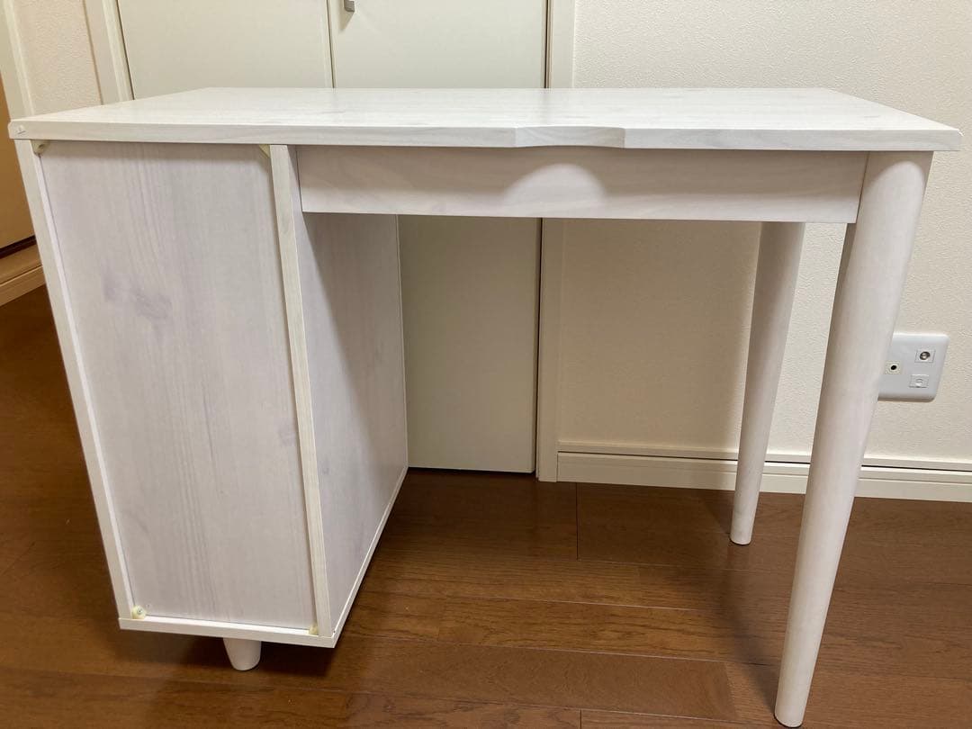 ニトリ 机 デスク【組立済そのまま使える】【送料込】白 モダン 北欧 ガラス戸