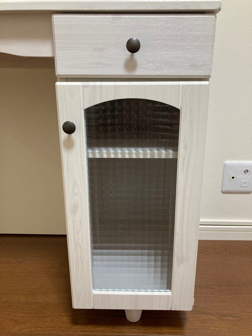 ニトリ 机 デスク【組立済そのまま使える】【送料込】白 モダン 北欧 ガラス戸