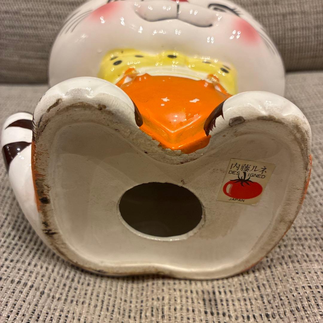 1970年代制作 内藤ルネDesign　オーバーオールを着た猫の陶器貯金箱