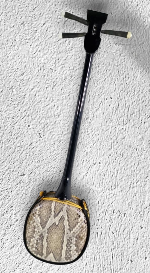 沖縄三線 本体 本格的な本蛇皮仕様 ハードケース付属 米須三線店】沖縄三線 初心者向けスタンダードセット 本蛇皮『強化二重