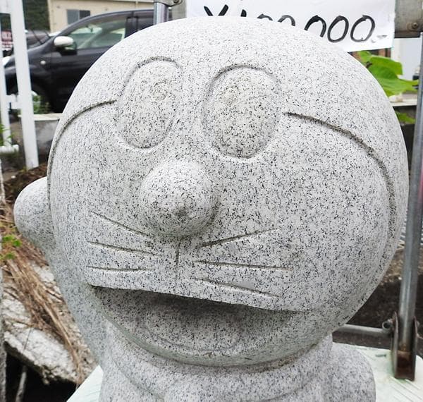 ドラえもん 石像