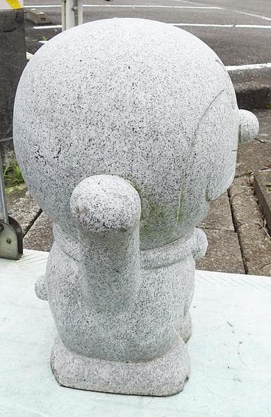 ドラえもん 石像