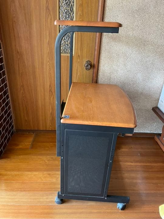 パソコンデスク、パソコンラック