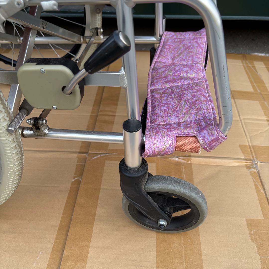 自走用車椅子　ノーパンクタイヤ　泥除けカバー付き　ピンク　自走式