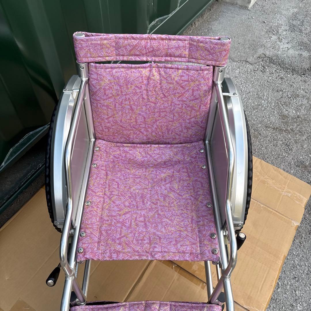 自走用車椅子　ノーパンクタイヤ　泥除けカバー付き　ピンク　自走式