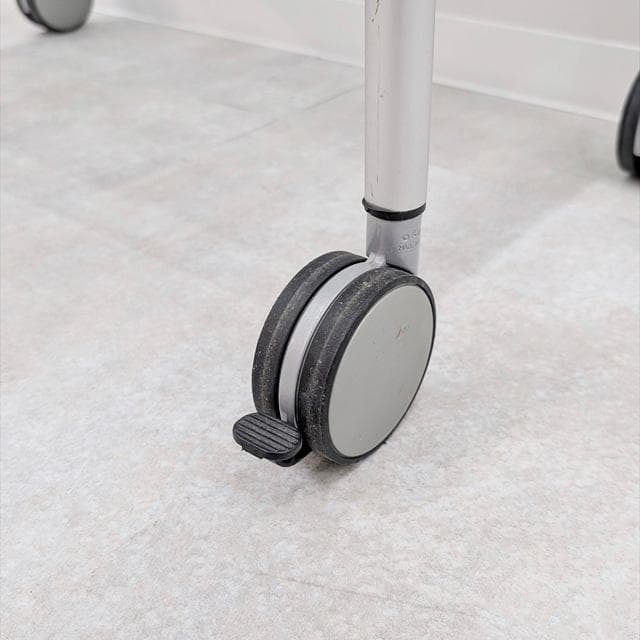 guzziniヘルシンキハイシェルフ（キャスター付き） - メルカリ