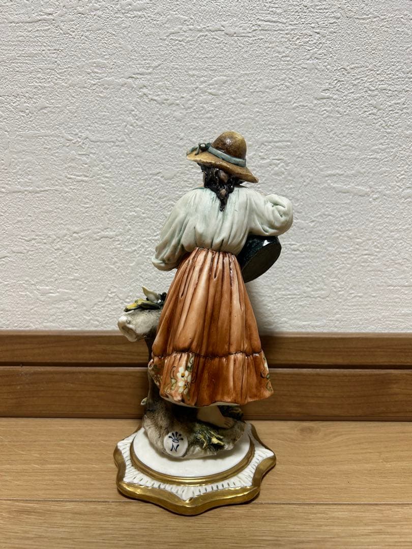 カポディモンテ 陶器 人形 置物 イタリア製 作家名入り