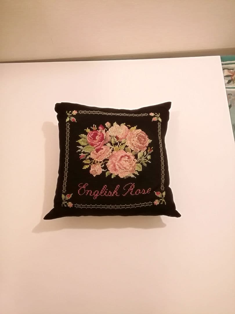 刺繡クッション4点