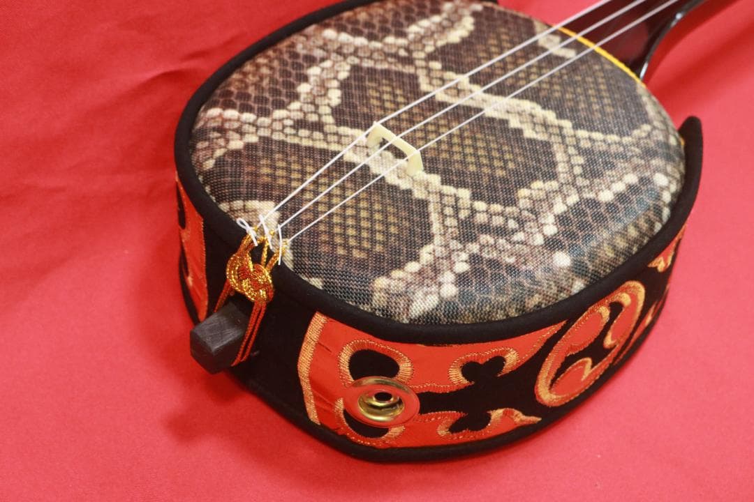 沖縄　エレキ三線（人工皮張り）初心者にもおすすめの初心者セット　新品未使用