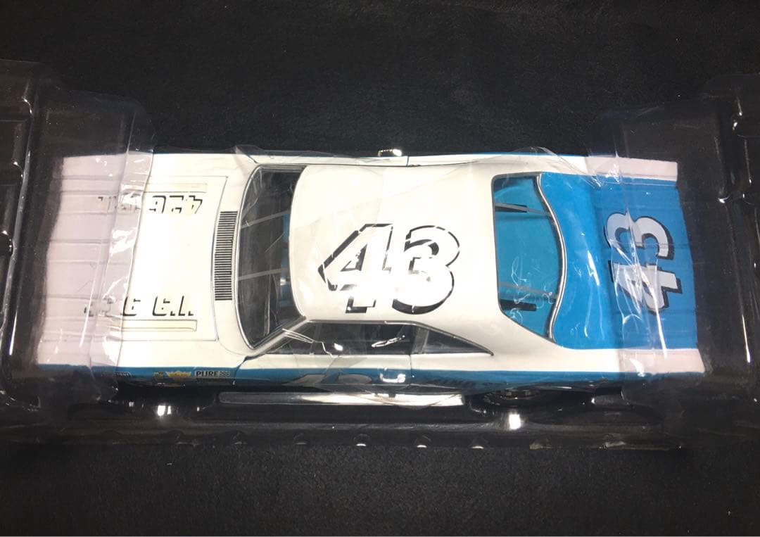 NASCAR 1968 プリムス ロードランナー スーパーバード ペティ