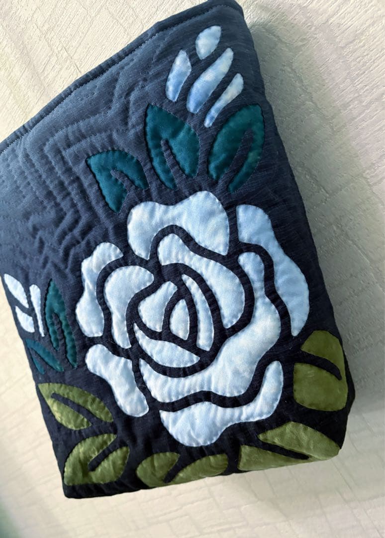 【ミーチャン】ハワイアンキルト　ショルダーバッグ　　バラ両面♡