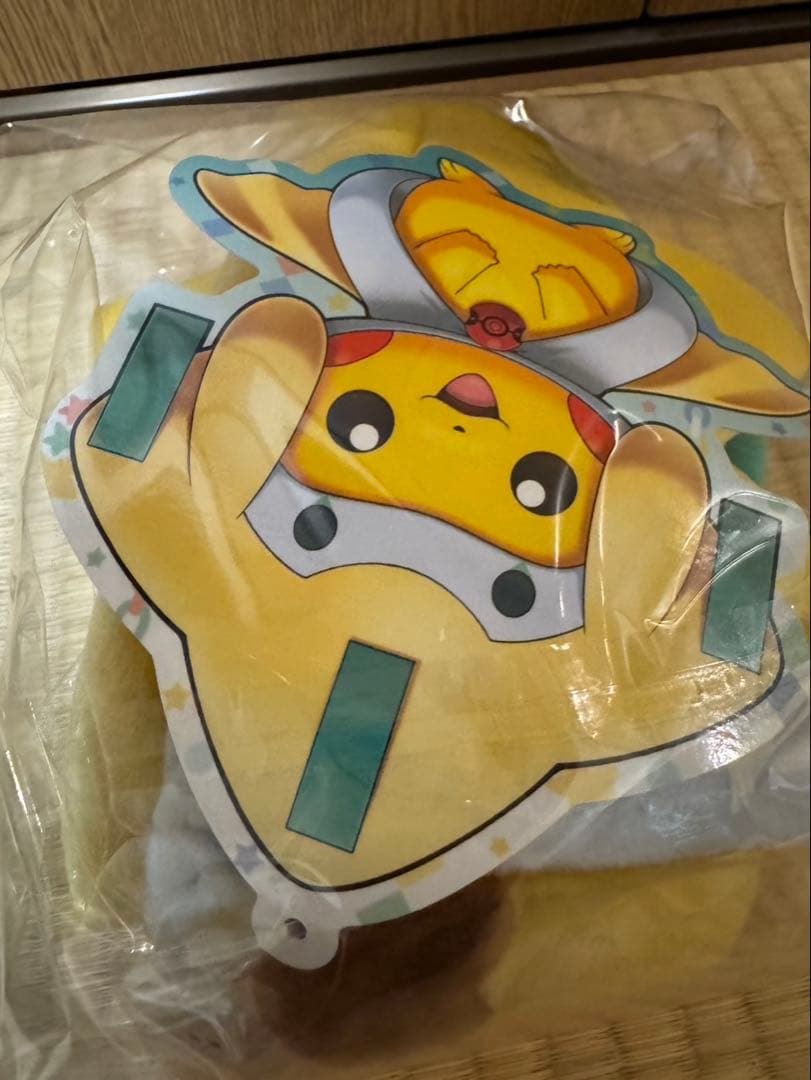 【美品】新品ポケモンセンターオリジナル ぬいぐるみ　ジラーチポンチョのピカチュウ