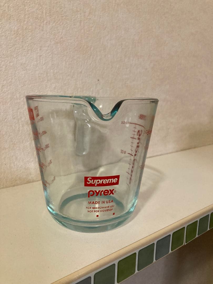 シュプリーム　pyrex 500mL 計量カップ