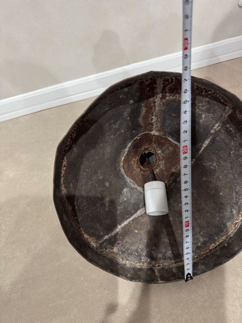 大きなブリキシェードのペンダントライト　古道具　照明　リメイク　ブロカント