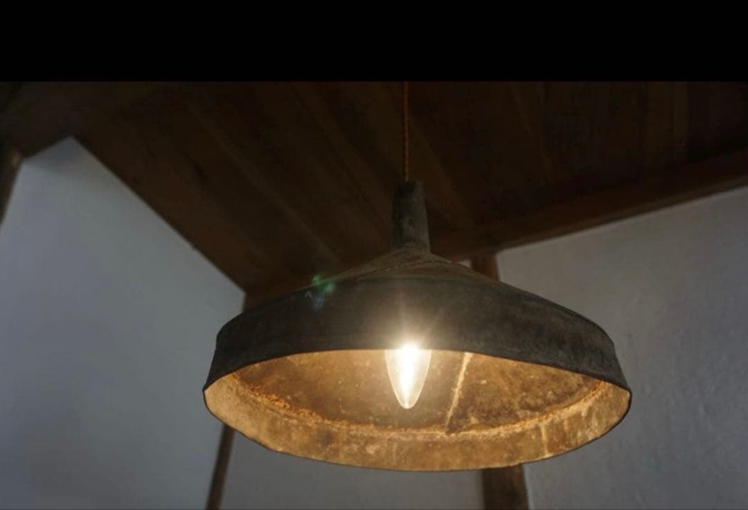 大きなブリキシェードのペンダントライト　古道具　照明　リメイク　ブロカント