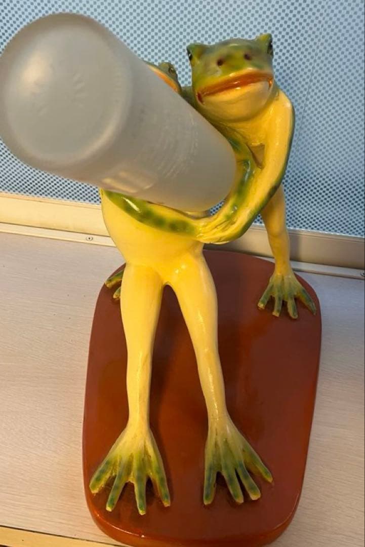 カエルのワインホルダー　置物