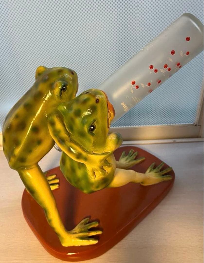 カエルのワインホルダー　置物