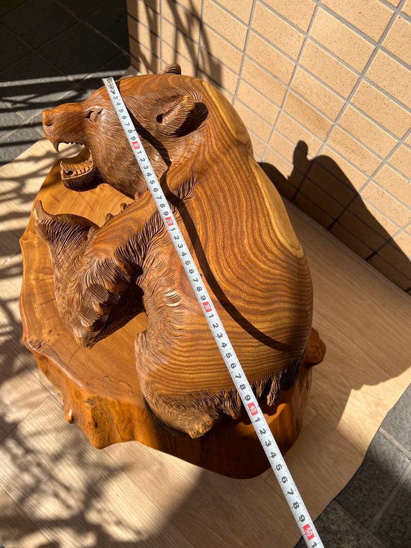 熊　一刀彫　槐（えんじゅ)の木