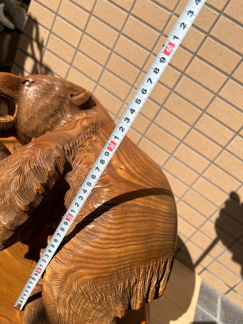 熊　一刀彫　槐（えんじゅ)の木