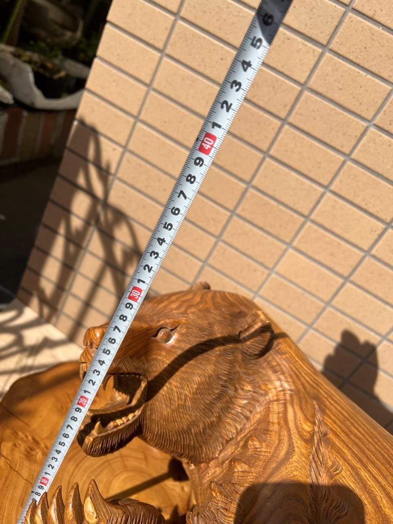 熊　一刀彫　槐（えんじゅ)の木