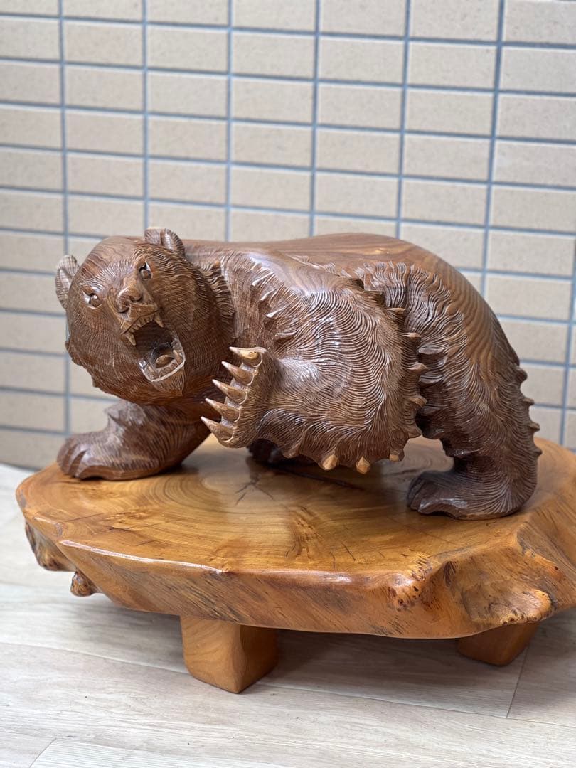 熊　一刀彫　槐（えんじゅ)の木