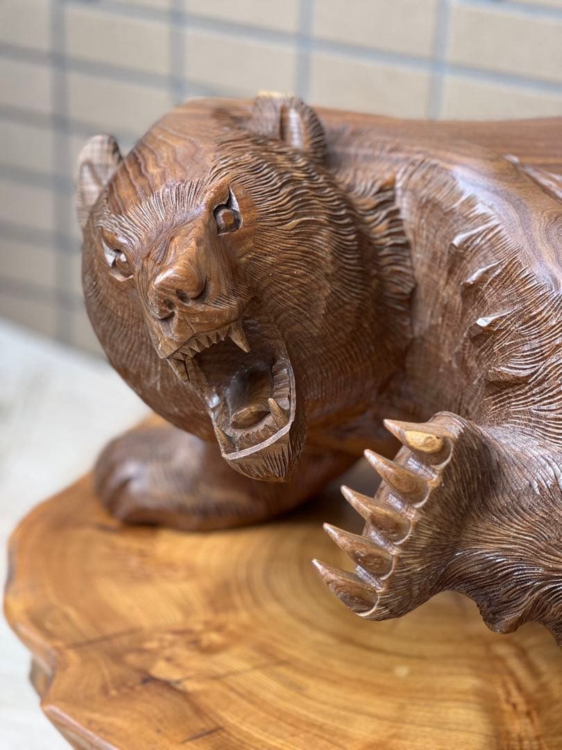 熊　一刀彫　槐（えんじゅ)の木