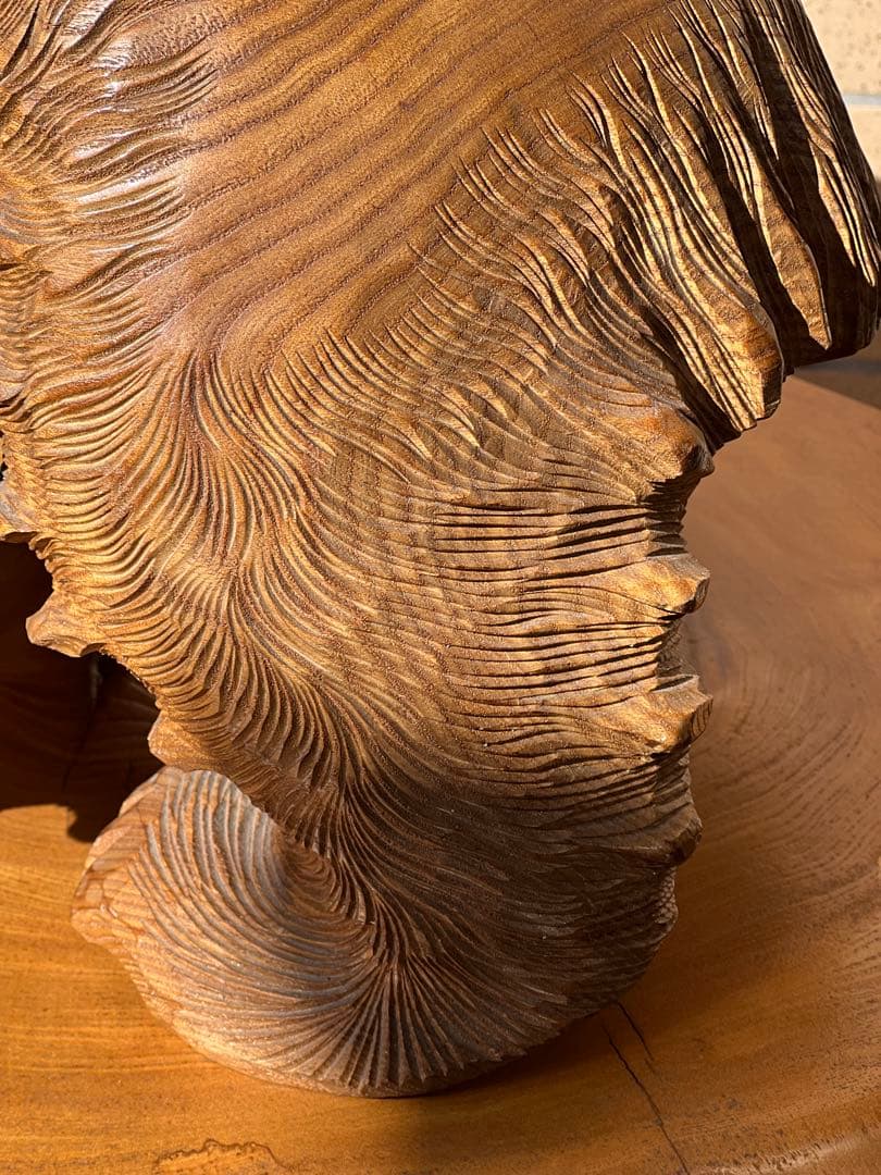 熊　一刀彫　槐（えんじゅ)の木