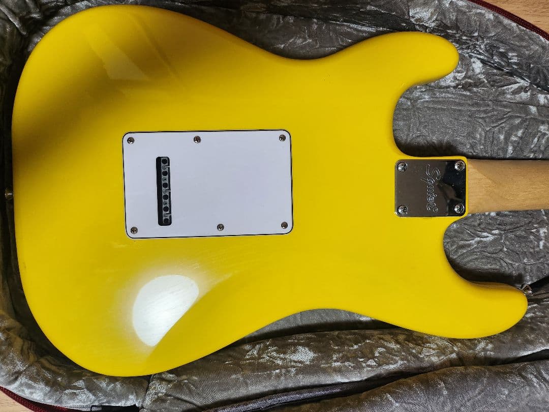 Squier by Fenderストラトキャスター ケース付