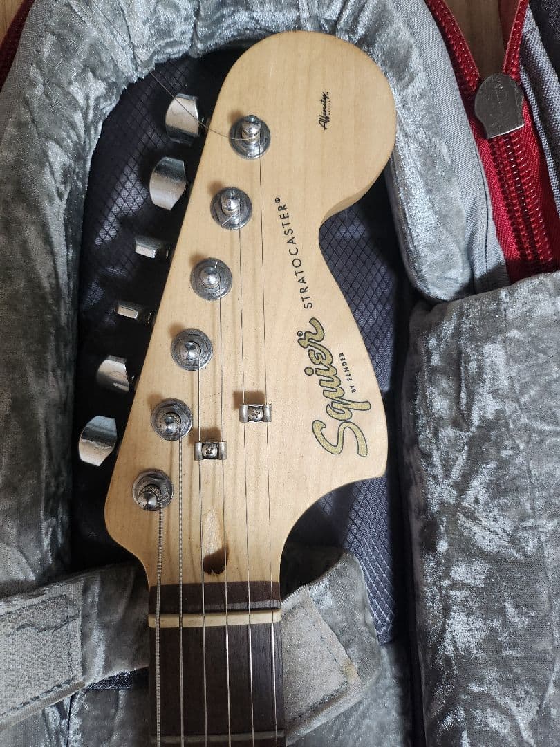 Squier by Fenderストラトキャスター ケース付