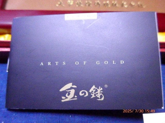 24Kの金彫刻です。二体の天女が描かれた伝統劇な図柄です。箱、保証書付き詳細不明