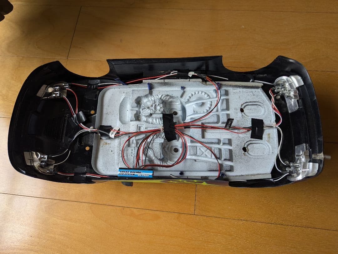 1/10タミヤラジコン　スバルインプレッサWRXボディ　塗装組立品