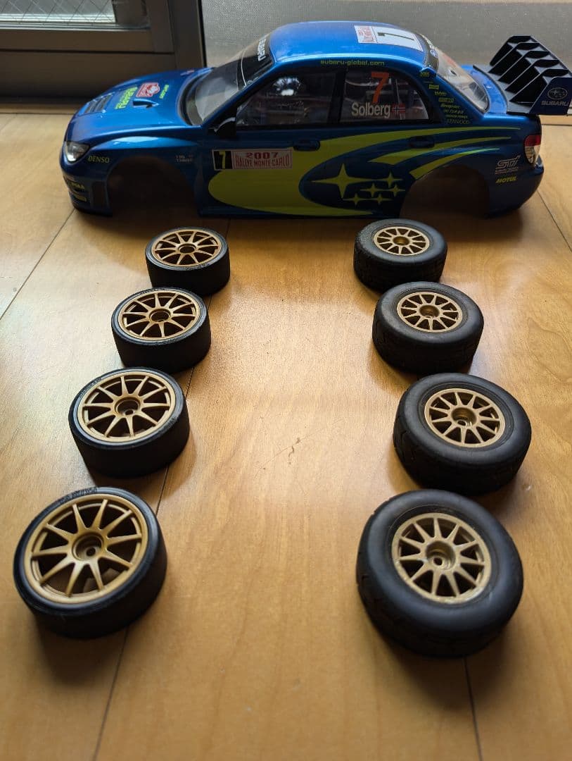 1/10タミヤラジコン　スバルインプレッサWRXボディ　塗装組立品