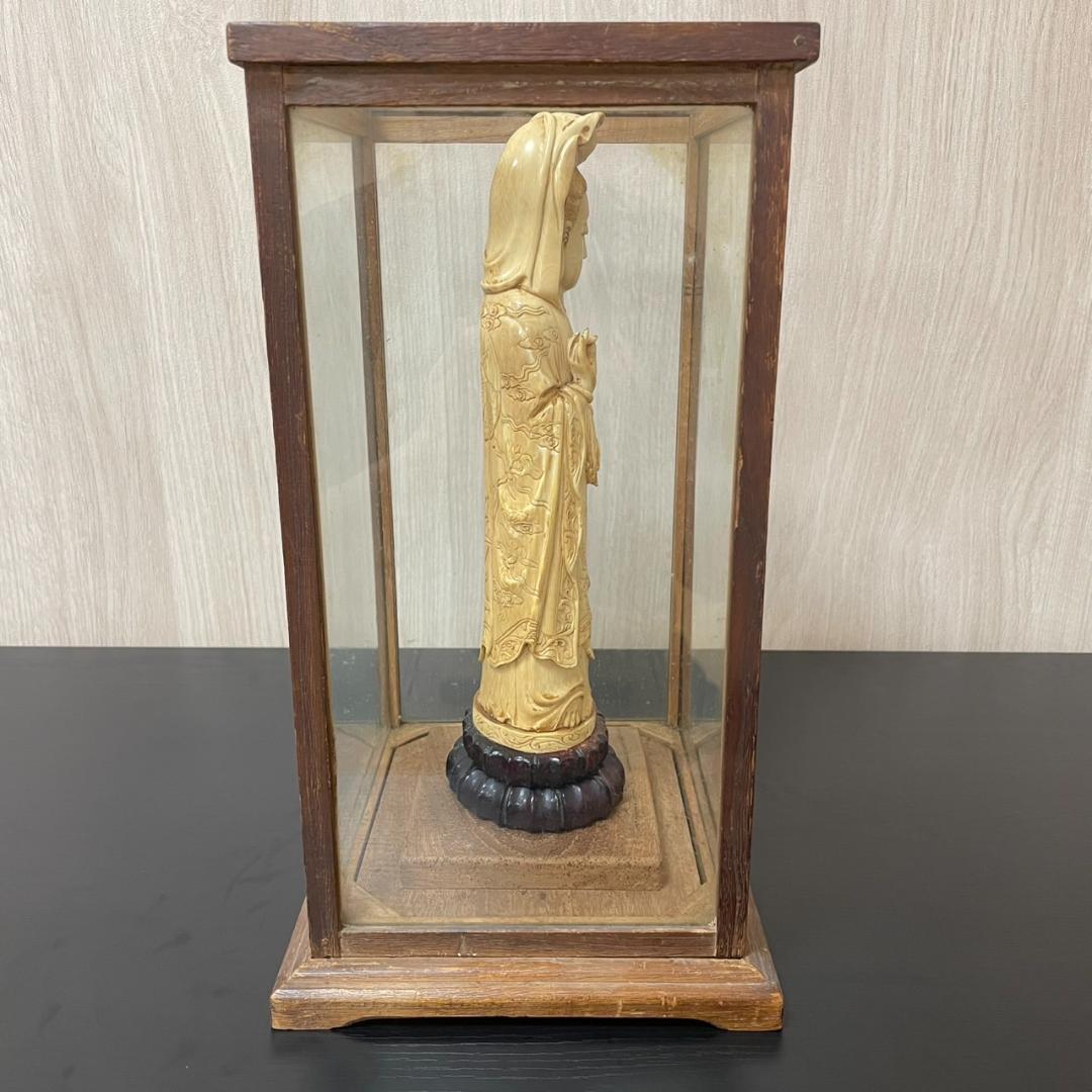 中国古美術 仏教美術 観音菩薩像 天然素材 白素材 ガラスケース付き