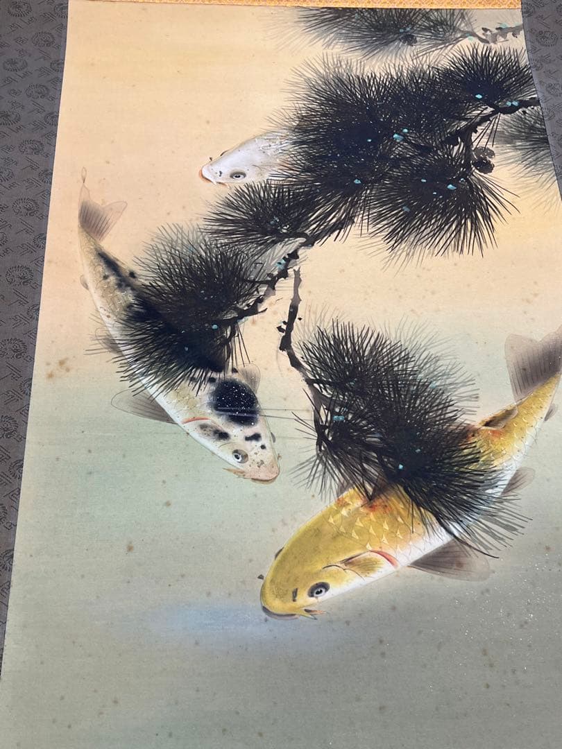 掛け軸桐箱入り評価額有り 美術年鑑第十五号評価34万5千円游鯉図 作者