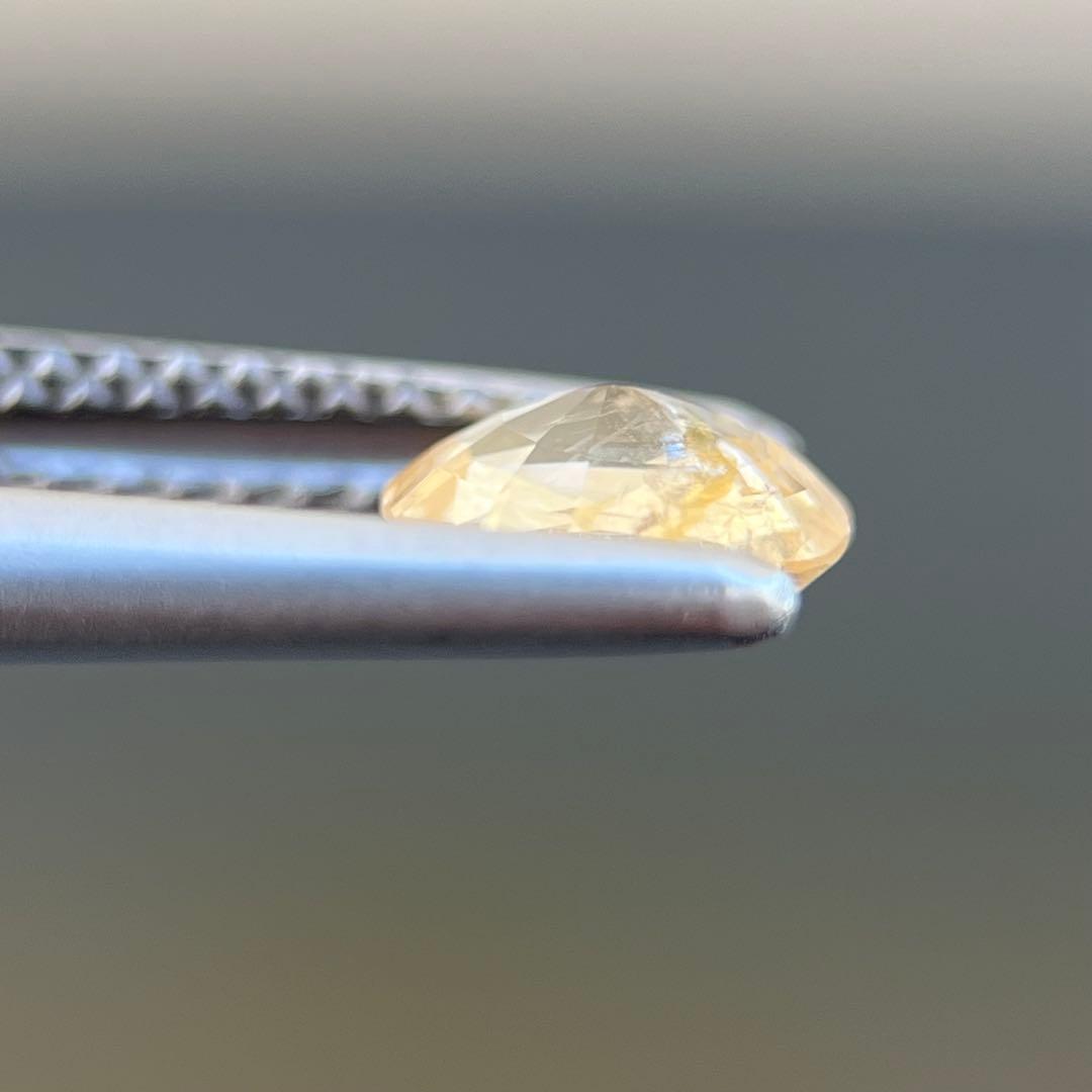 スリランカ産非加熱天然オレンジイエローサファイアルース