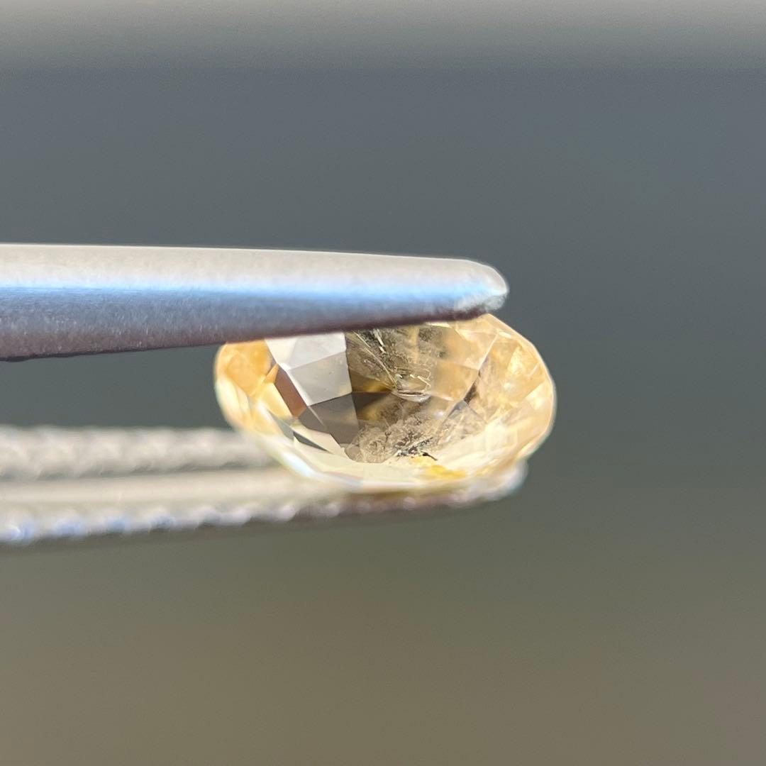 スリランカ産非加熱天然オレンジイエローサファイアルース