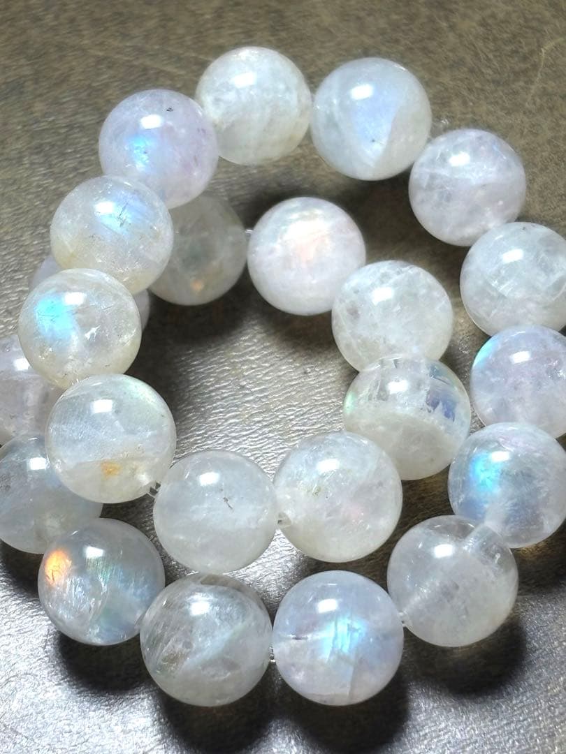 良品質　希少　レインボームーンストーン8㎜ブレス（新品未使用）マダガスカル産虹色