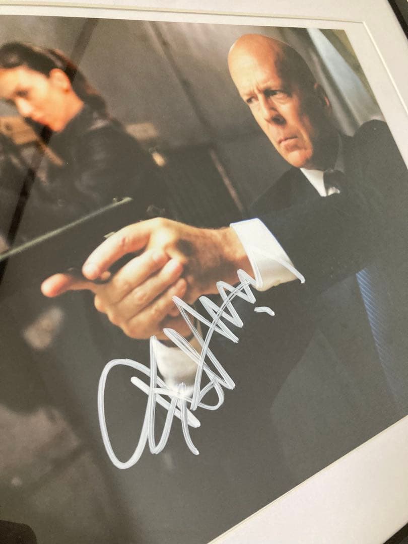 ブルース・ウィリス サイン入り写真 額装品